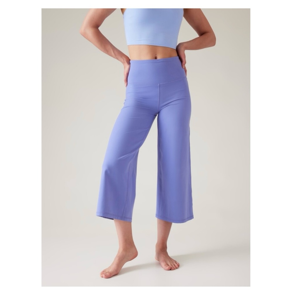 ATHLETA Elation Wide Leg Crop Women’s Violet Active Pants Size Medium NWT